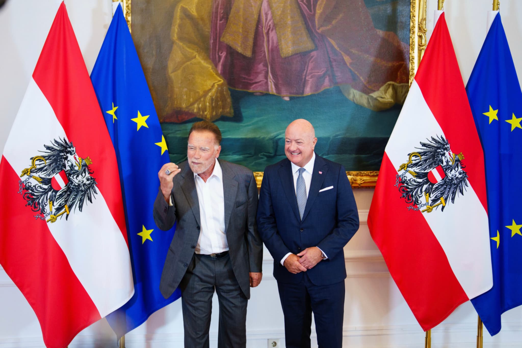Chancellor Christian Stocker receives Arnold Schwarzenegger